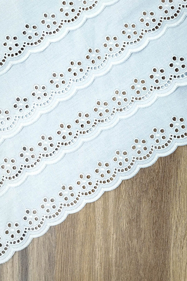 021611 7.5 z3 Koronka haftowana