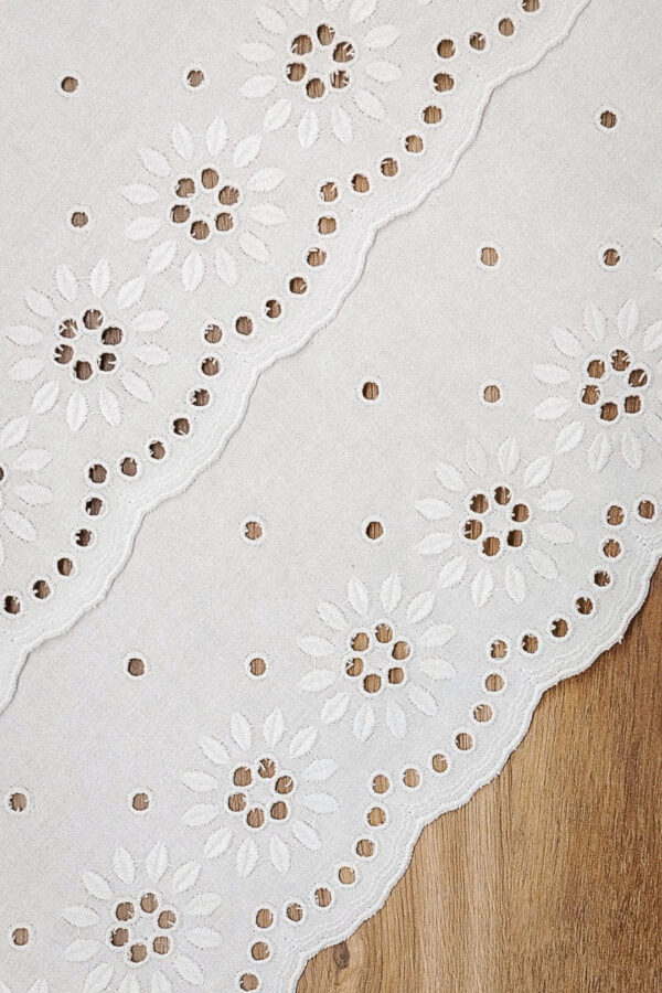 029052 13.5 z2 Koronka haftowana