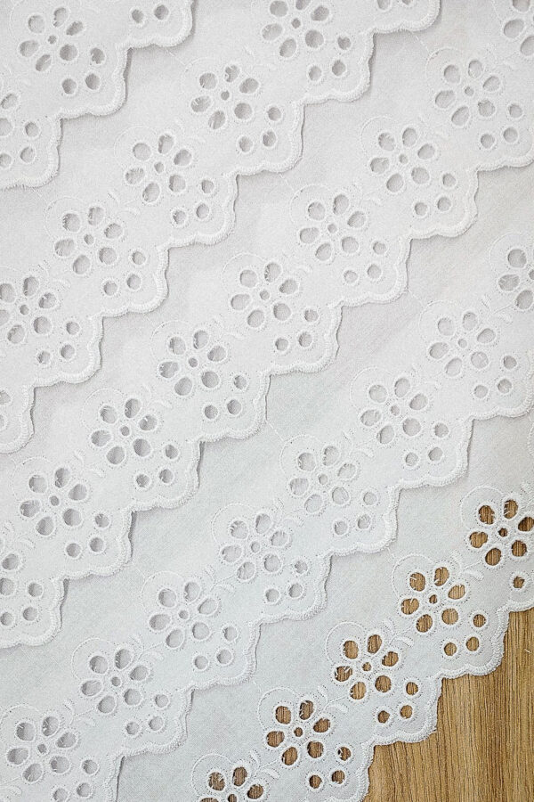 109200 8.0 z2 Koronka haftowana