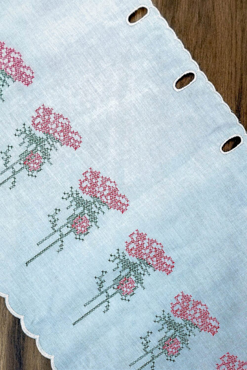 117311 30 z1 Lambrekin haftowany na tkaninie