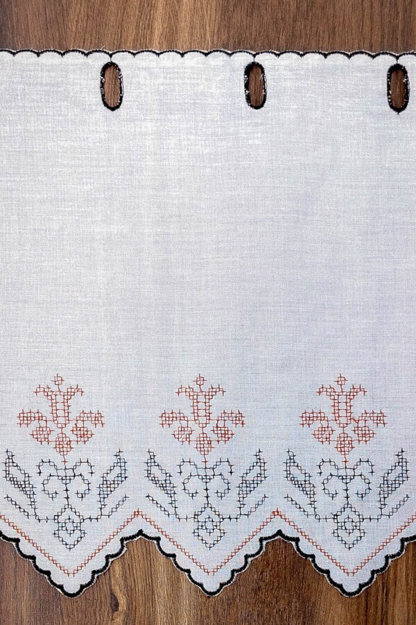 117960 30 z1 Lambrekin haftowany na tkaninie