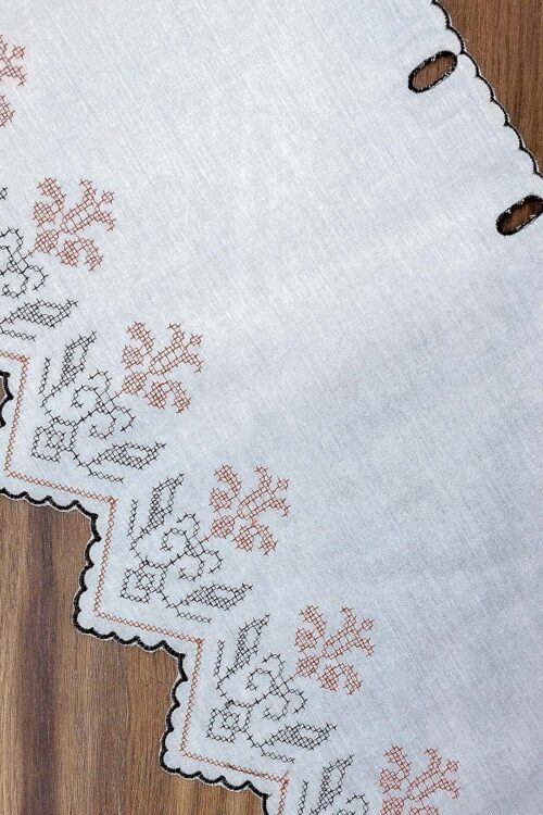 117960 30 z2 Lambrekin haftowany na tkaninie