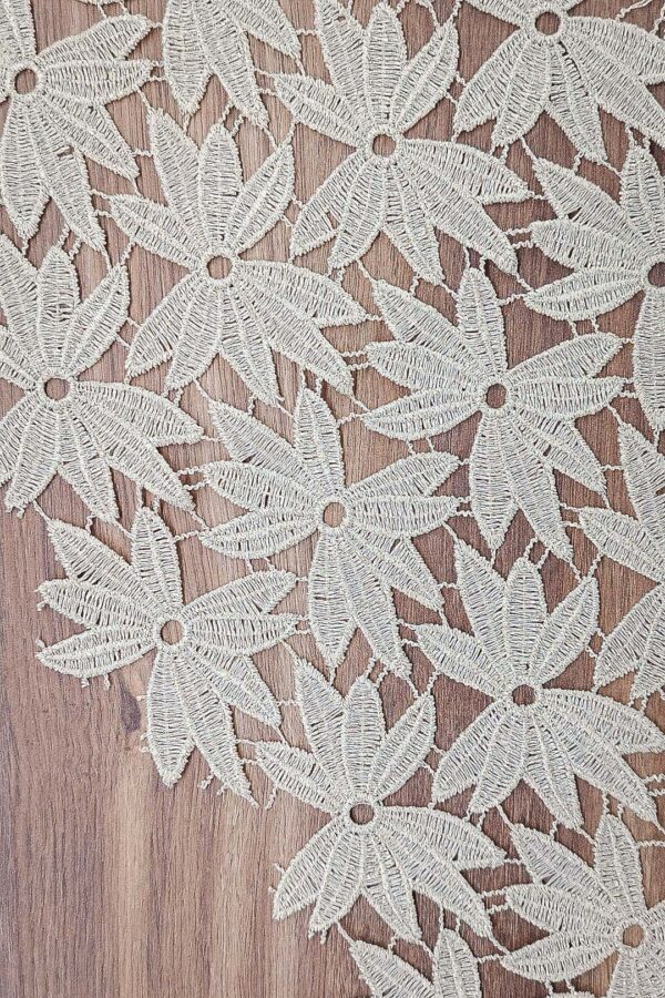 11740 z1 Tkanina haftowana gipiurowa