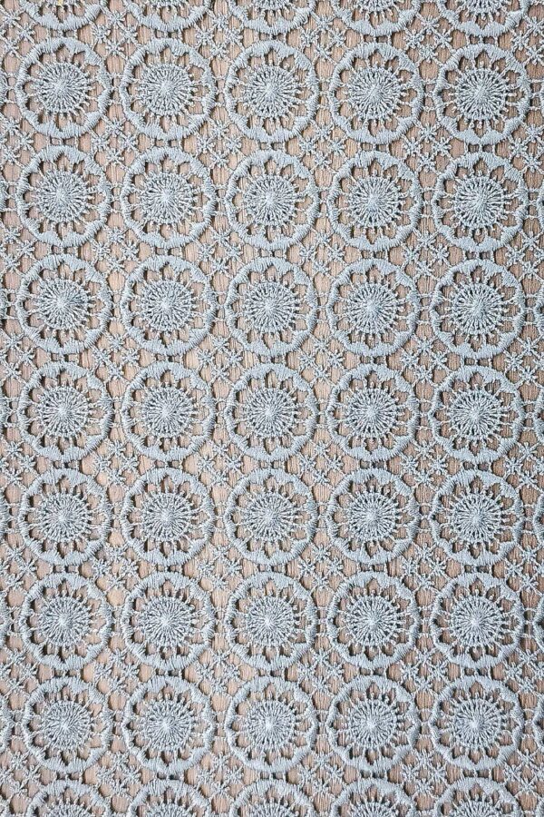 Tkanina haftowana gipiurowa