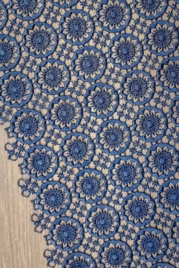 Tkanina haftowana gipiurowa