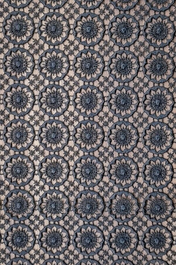 Tkanina haftowana gipiurowa