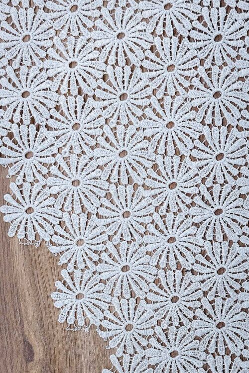 Tkanina haftowana gipiurowa