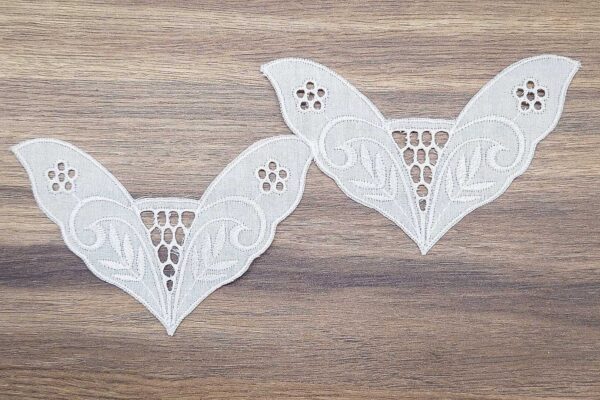 024653 Aplikacja haftowana na tkaninie