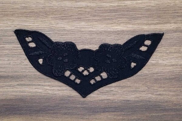 Aplikacja haftowana na tkaninie