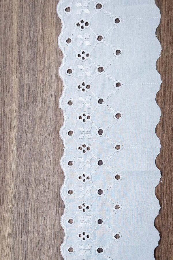 109190 8,0 z2 Koronka haftowana