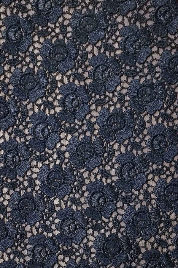 11690 z6 Tkanina haftowana gipiurowa