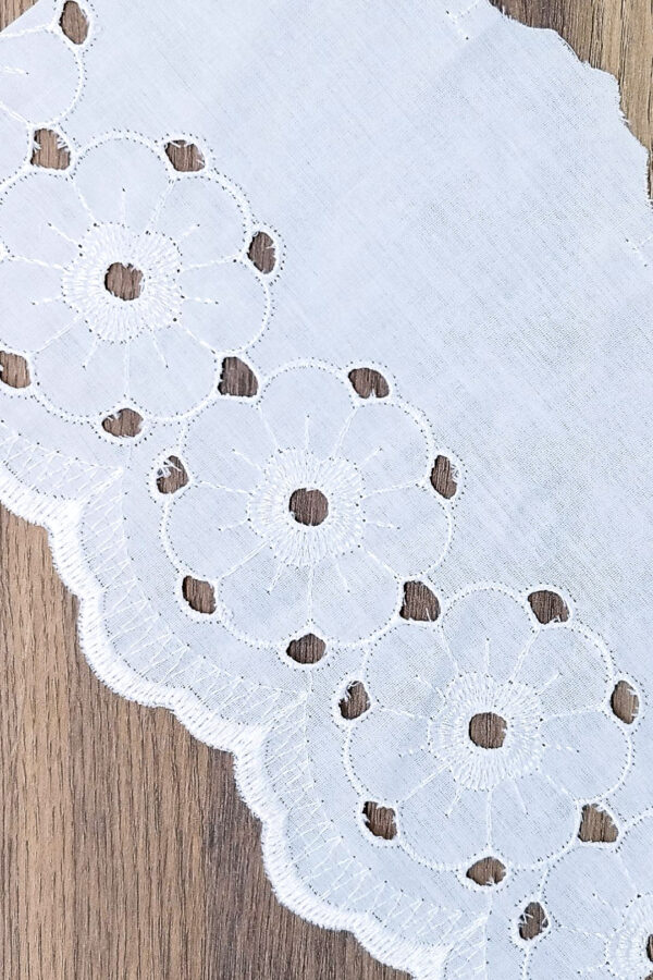 049500 13.0 z1 Koronka haftowana