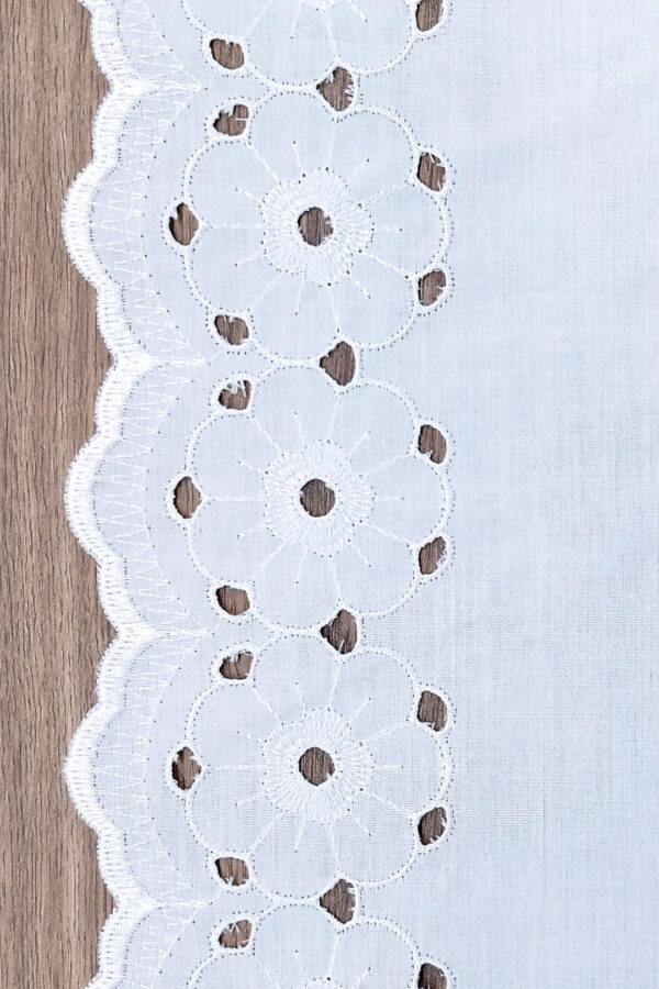 049500 13.0 z2 Koronka haftowana