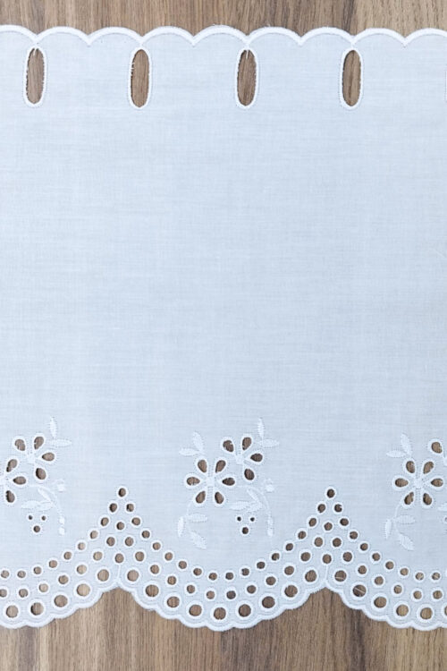 105110 30 z1 Lambrekin haftowany na tkaninie