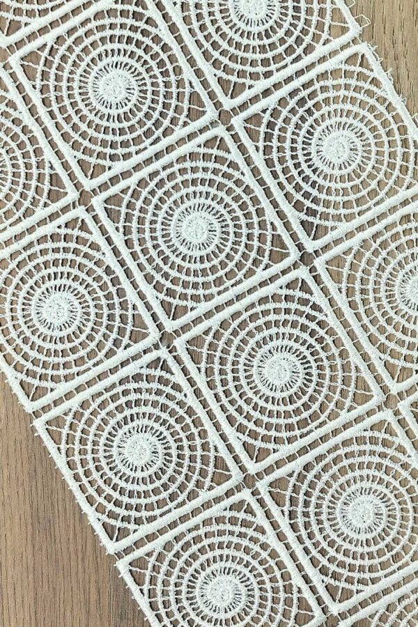 116290 130 z1 Tkanina haftowana gipiurowa