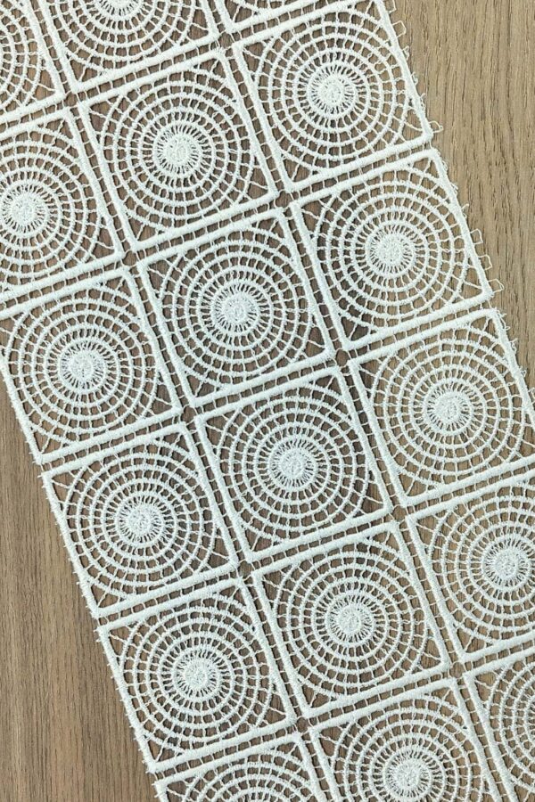 116290 130 z2 Tkanina haftowana gipiurowa