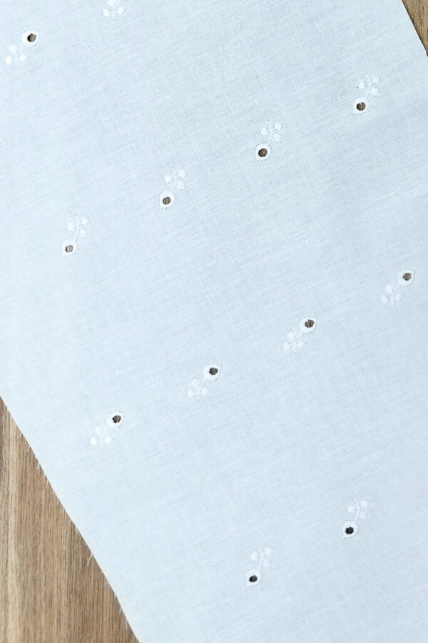 11680 150 z1 Tkanina haftowana