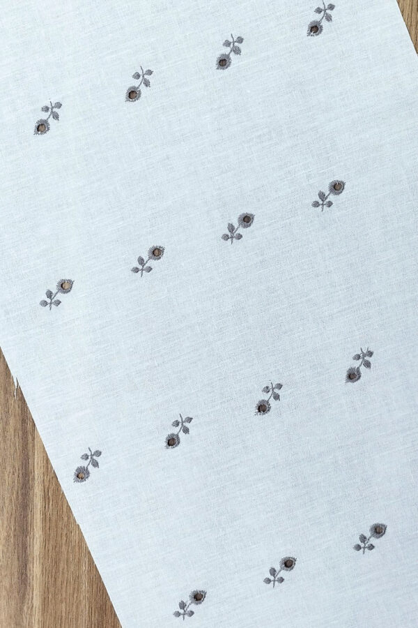 11680 150 z4 Tkanina haftowana