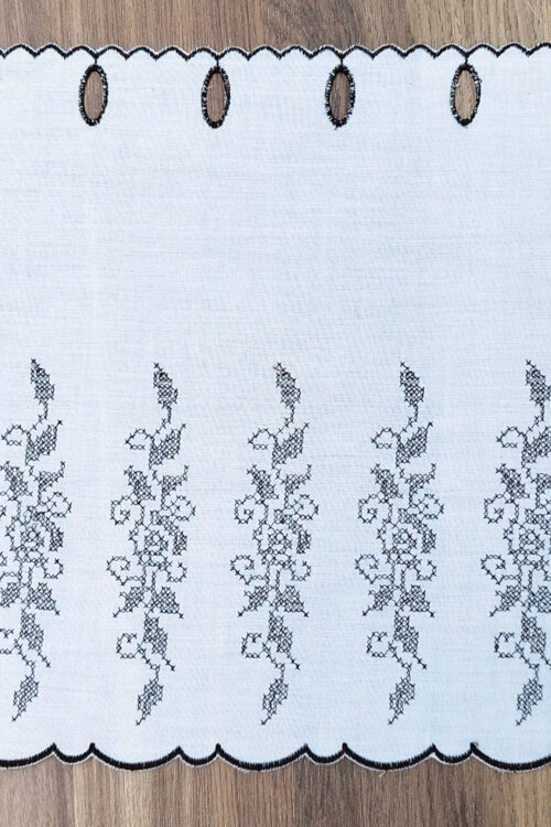 117980 z5 Lambrekin haftowany na tkaninie