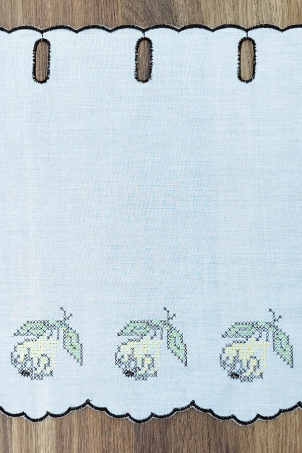 118000 z4 Lambrekin haftowany na tkaninie