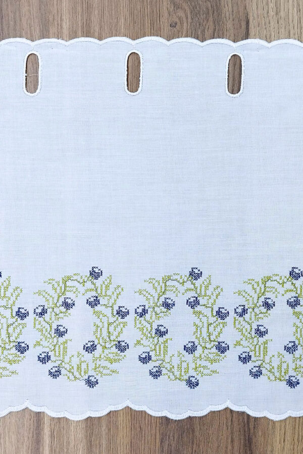 Lambrekin haftowany na tkaninie