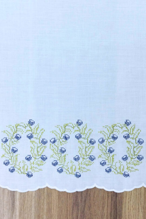 118010 30 z2 Lambrekin haftowany na tkaninie