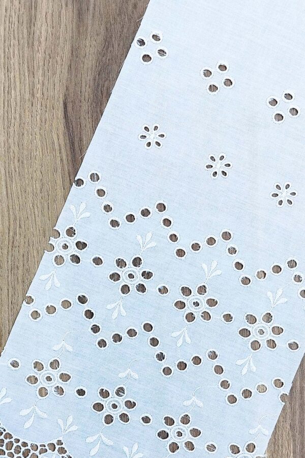 118111 145 z2 Tkanina haftowana